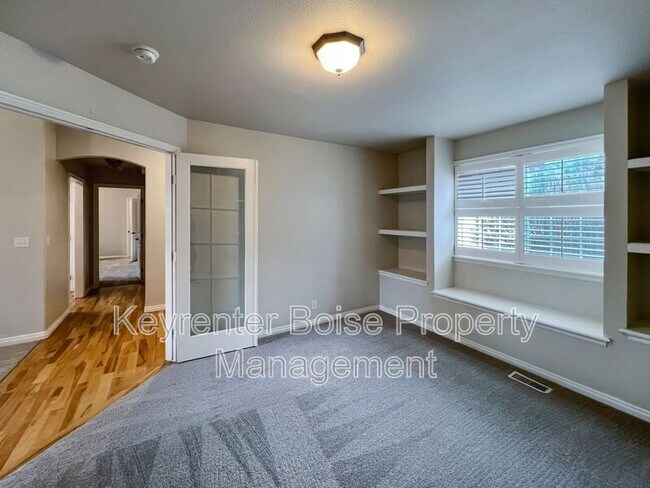 Building Photo - 2403 E Indian Creek Dr