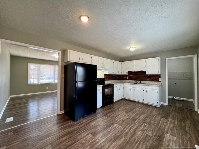 Foto del edificio - 1222 Kienast Dr