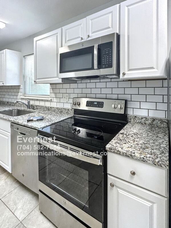 Building Photo - 3308 Credenza Rd