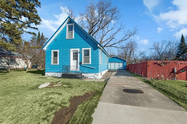 Building Photo - 924 N Stevens St