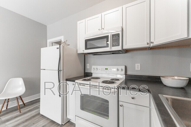 Foto del edificio - 2831 N Kenwood Ave