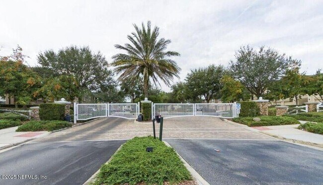Foto del edificio - 3 bedroom in Jacksonville FL 32225