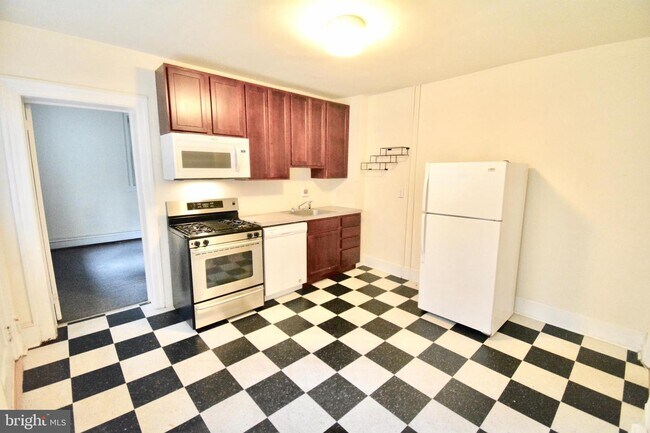 Building Photo - 3694 Calumet St