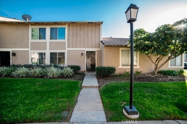 Building Photo - 3868 Chelsea Dr