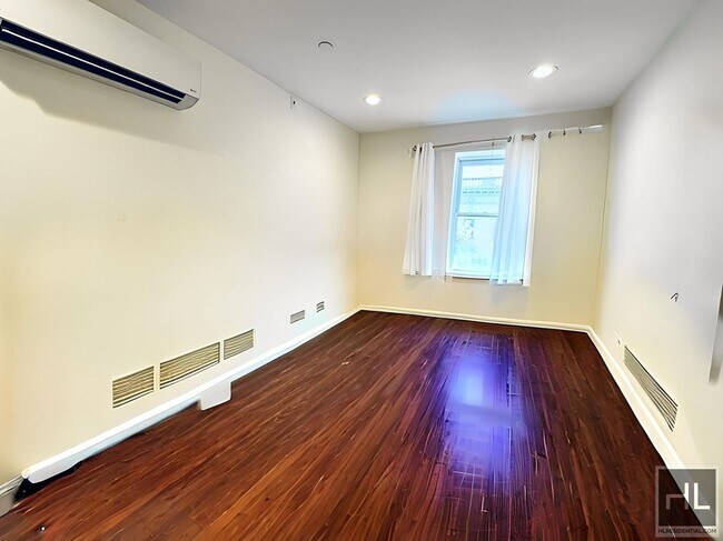 Foto del edificio - Striver's Row Gorgeous Penthouse 1 Bedroom!