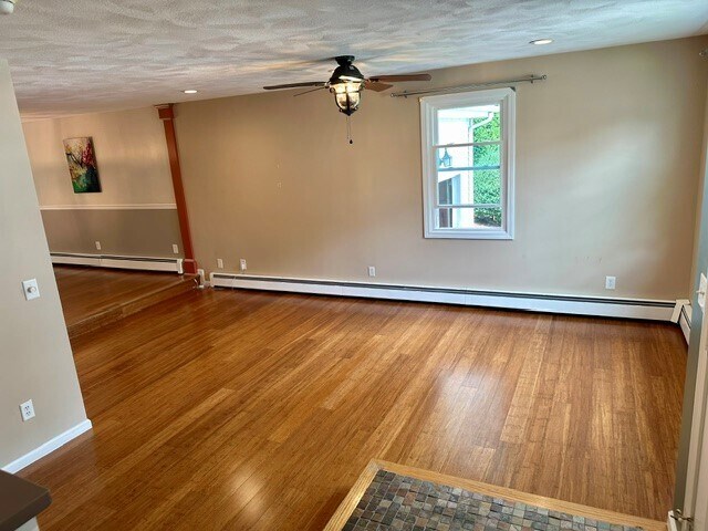 Sala de estar - 143 Oak Park Dr