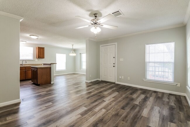 Building Photo - 3 BR/2BA | Newly Renovated Single Family Home  | Huge fenced backyard| In Dallas!