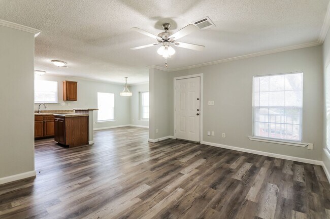 Foto del edificio - 3 BR/2BA | Newly Renovated Single Family Home  | Huge fenced backyard| In Dallas!