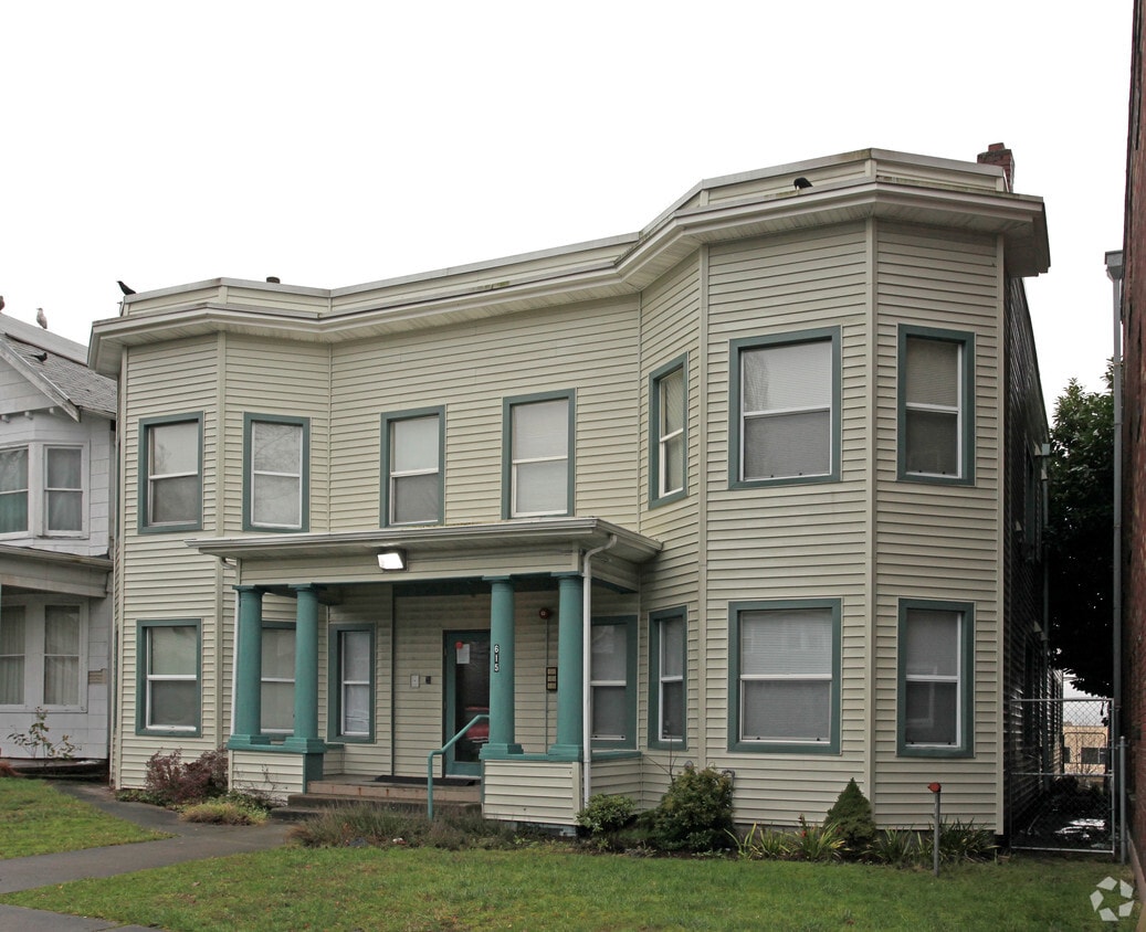 Primary Photo - 615 S G St