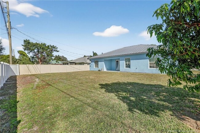 Foto del edificio - 1855 17th Ave SW