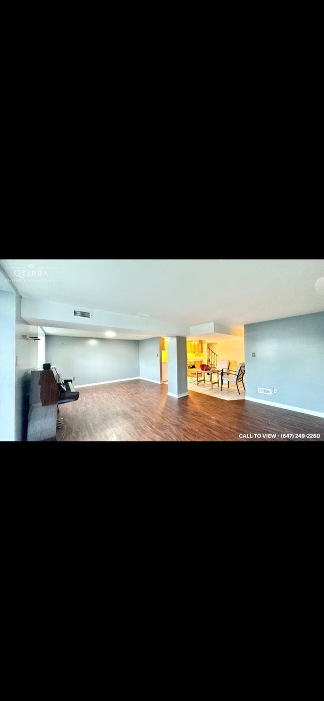 Building Photo - 66 Hollyhedge Dr