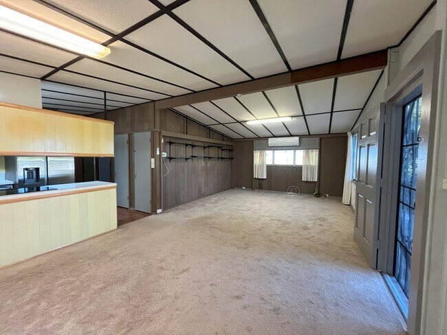 Building Photo - Pacific Palisades - Large Single Family Ho...