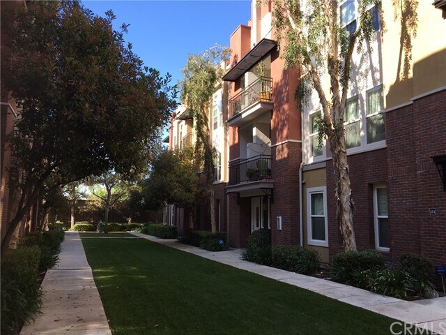 Foto principal - 670 W 1st St