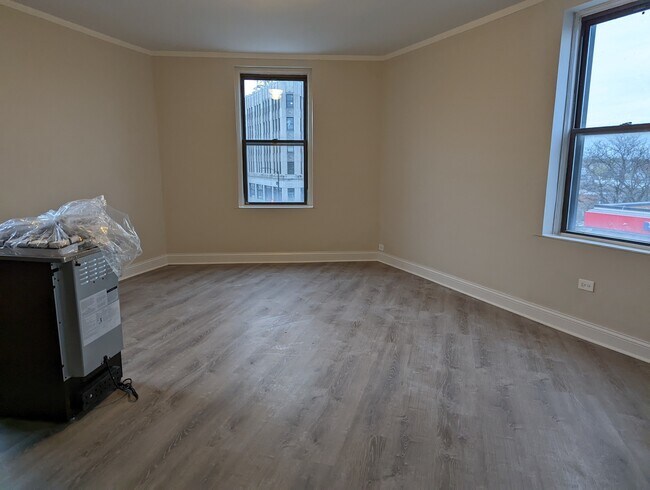 Foto del edificio - 3335 W Diversey Ave