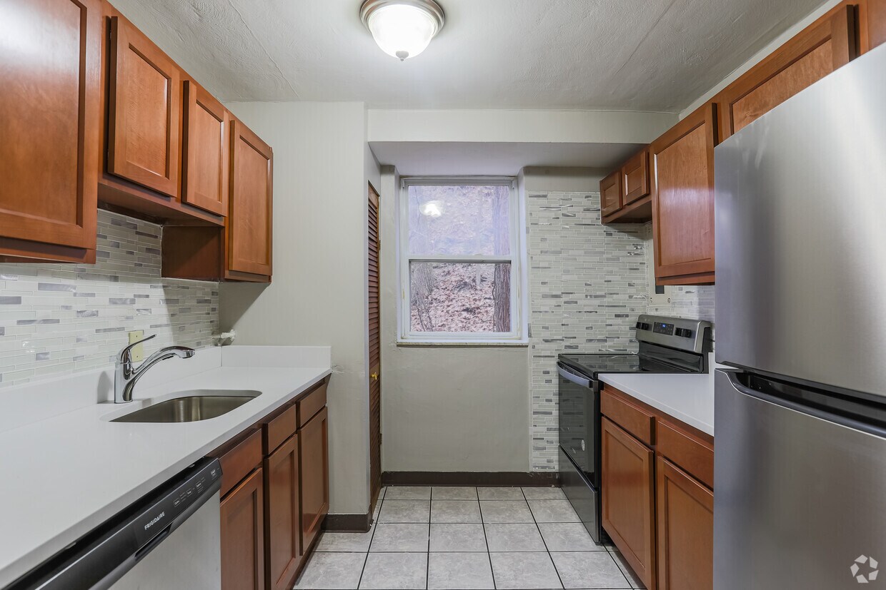 Waldorf Park Apartments 103 McKnight Cir Pittsburgh, PA