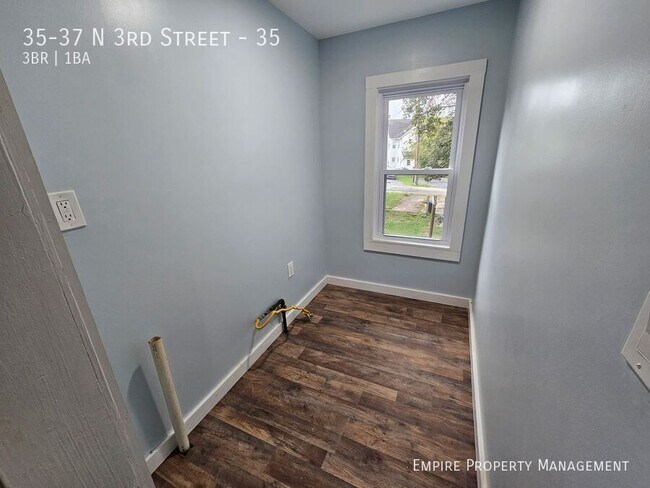 Foto del edificio - 35-37 N 3rd Street-35