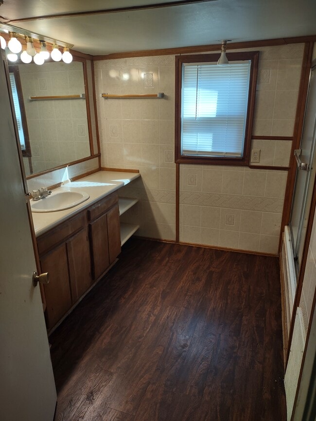 Building Photo - 2115 N Grace Ave