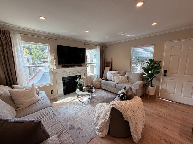Building Photo - Recently Renovated Gated Long Beach Condo with Washer/Dryer, A/C, Pool, Gym, and 3 Parking Options