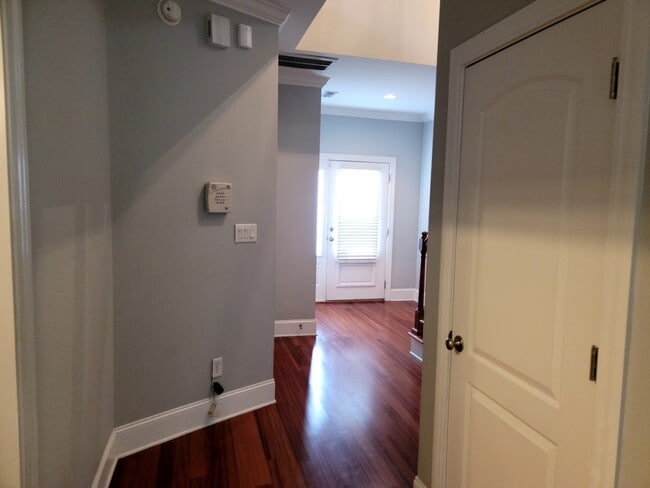 Building Photo - 2316 Dovedale Dr