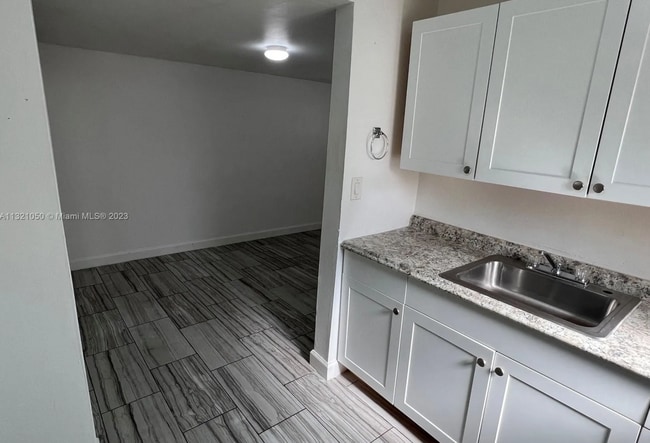 Foto del edificio - 6782 SW 25th St