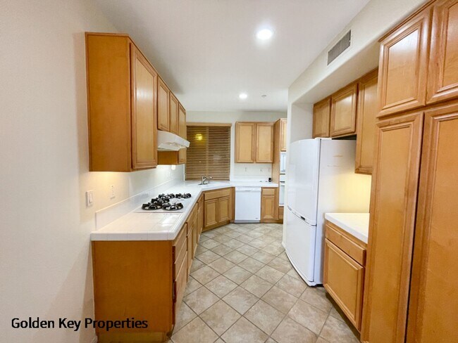 Building Photo - Beautiful first floor condo in Ocean Pointe with Lagoon views!!