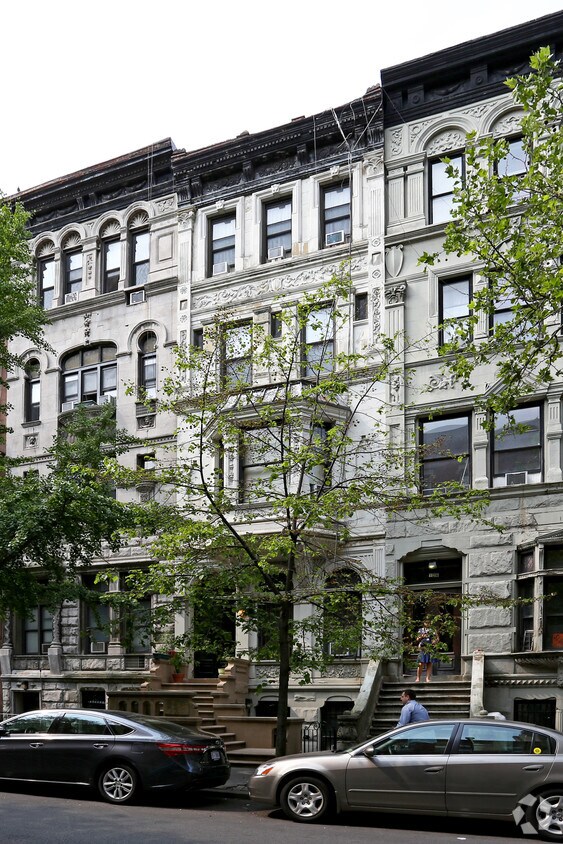 Foto principal - 124 W 74th St