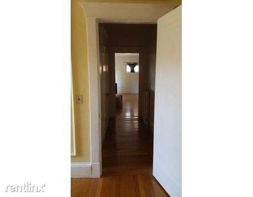 Building Photo - 302 Tappan St