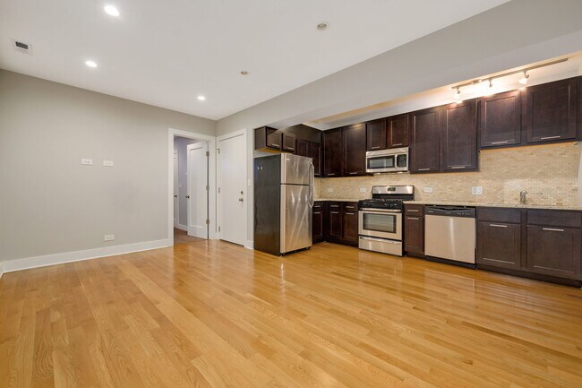 Foto del edificio - 1541 N Bell Ave