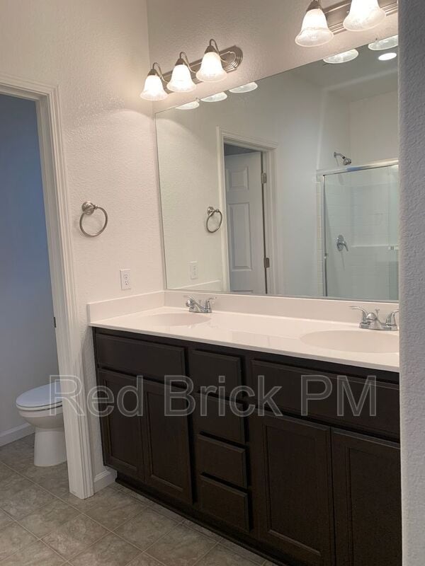 Building Photo - 821 Tivoli Dr