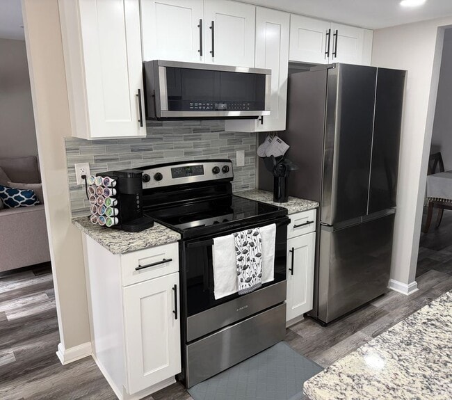 Building Photo - 10218 Bushman Dr