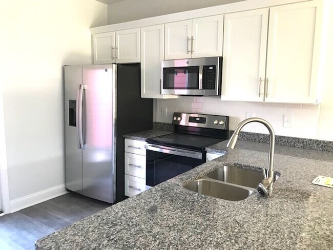 Foto del edificio - Available Early August - Pet Friendly 2 Be...