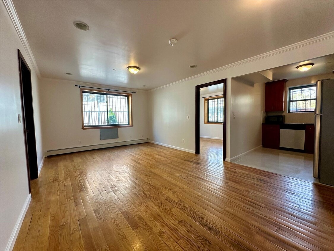 Primary Photo - 75-48 Parsons Blvd