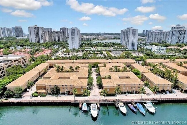 Foto del edificio - 2841 NE 185th St