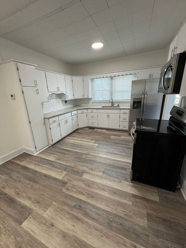 Building Photo - Spacious 2 bedroom, 1 bathroom house is Madisonville, KY