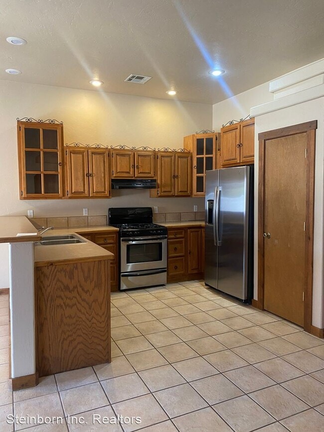 Building Photo - 3 br, 2 bath House - 5071 Calle Verde
