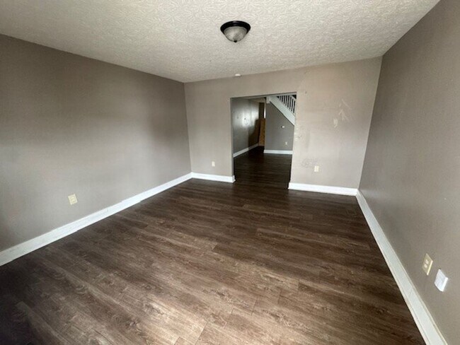 Foto del edificio - Newly Renovated 3BR/1BA Townhome located close to downtown Indy