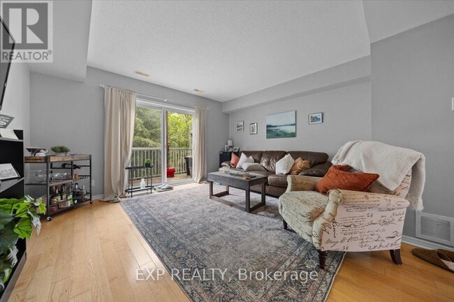 Building Photo - 77 Strathaven Private