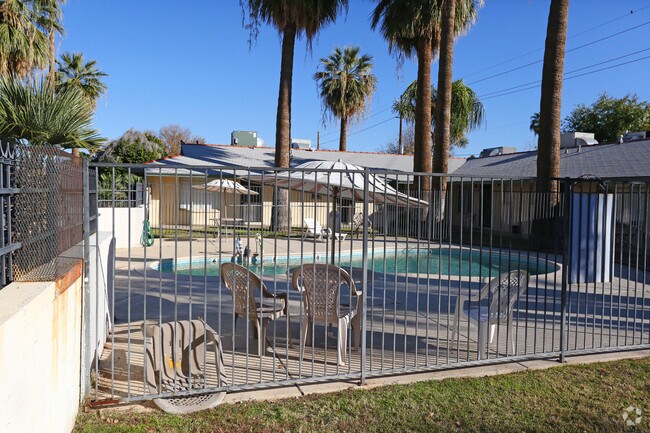 Foto del edificio - Oak Plaza Apartments