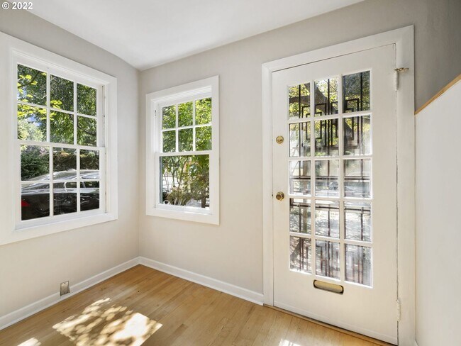 Foto del edificio - Charming and remodeled Richmond bungalow j...