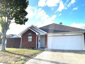 Building Photo - 3307 Berkner Dr