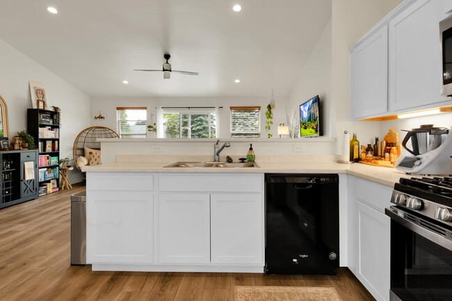 Foto del edificio - 448 Windy Bluff St