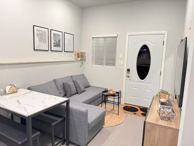 Building Photo - 2020 Del Mar Ave