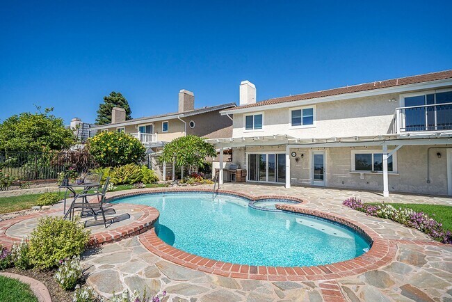 Building Photo - Ocean View Home