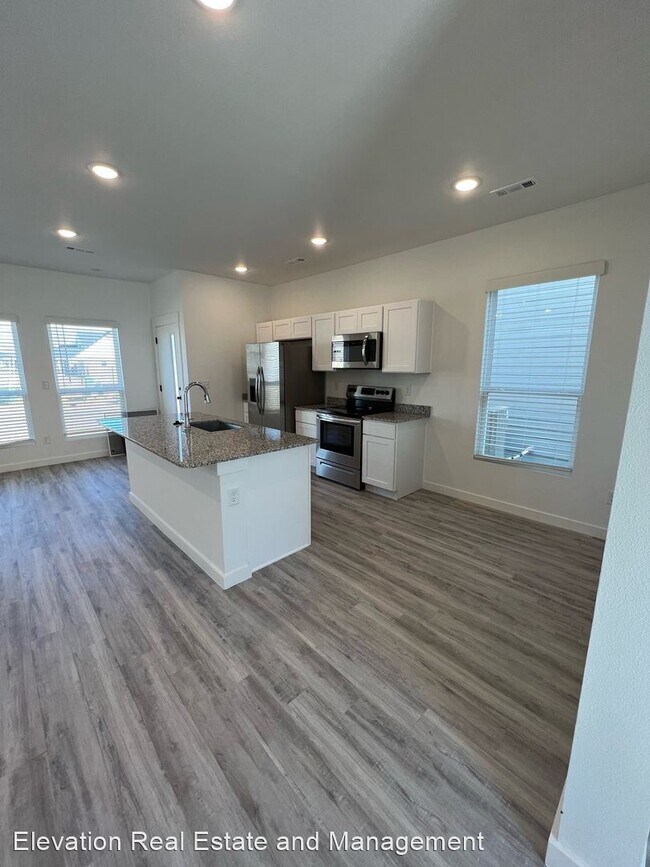 Building Photo - 2 br, 2 bath House - 1071 Boardwalk Avenue