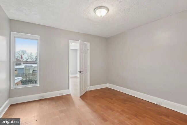 Building Photo - 106 S Heald St
