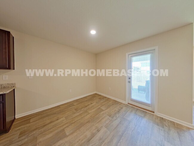 Foto del edificio - Spacious 4-Bedroom Home with Covered Porch in Redstone Commons, Crestview