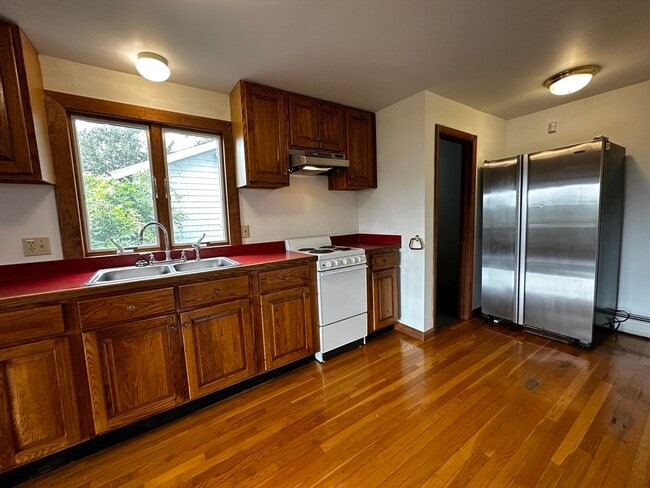 Building Photo - 40 Winsegansett Ave