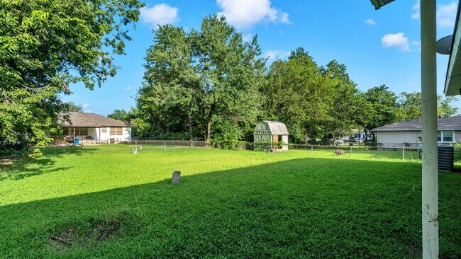 Building Photo - 2 Bed 1 Bath Rental Home - Tulsa