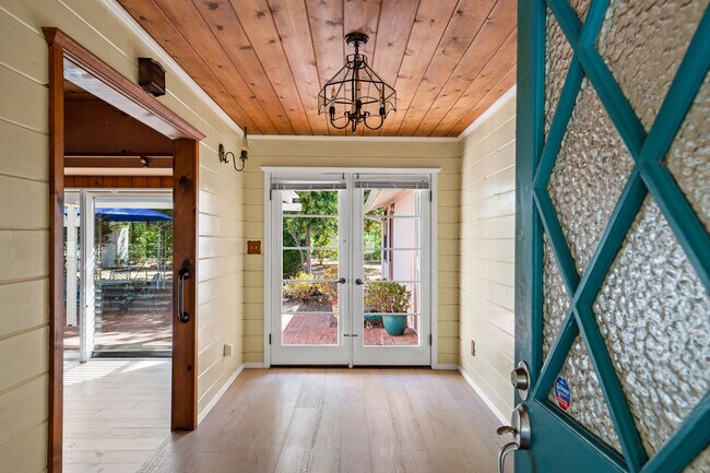 Foto del edificio - 190 Fairway Ln