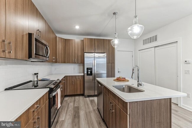 Foto del edificio - 5801 Ridge Ave